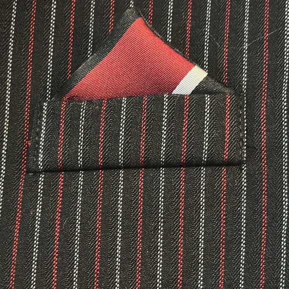 Black and Red Vest with Tailored Fit - Picture 3 of 6